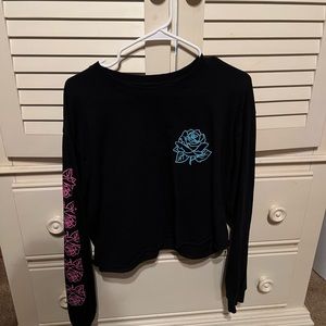 Woman’s cropped black long sleeve shirt large